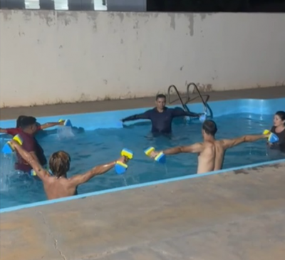 AULA DE HIDROGINÁSTICA PROMOVE SAÚDE E INTEGRAÇÃO NA EJA.