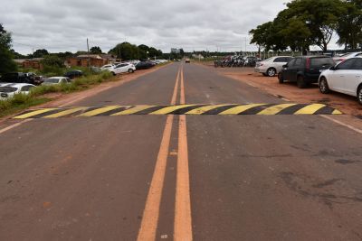 SECRETARIA DE OBRAS INSTALA LOMBADAS NAS PROXIMIDADES DA AGROINDUSTRIAL IGUATEMI.