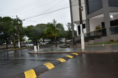 PREFEITURA INSTALA TREZE  NOVOS REDUTORES DE VELOCIDADE PARA SEGURANÇA DE CONDUTORES E PEDESTRES. 