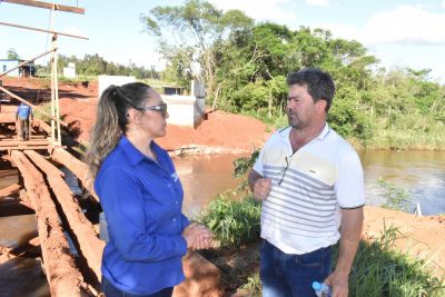 SECRETÁRIO DE OBRAS VISITOU OBRA DA PONTE DE CONCRETO SOBRE O RIO MARACAÍ NO RANCHO LOMA.