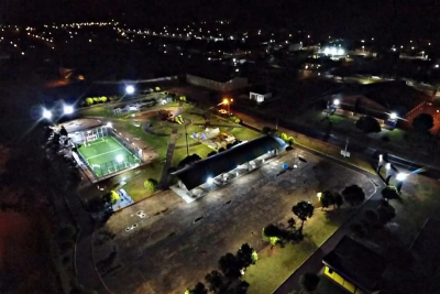 COM RECURSOS DA COSIP, PREFEITURA INVESTE EM MODERNA ILUMINAÇÃO DA PRAÇA J.F.L.