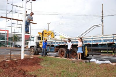 PREFEITURA CONTRATA EMPRESA PARA REVITALIZAÇÃO DA ILUMINAÇÃO PÚBLICA DAS AV. PRESIDENTE VARGAS E GELSON ANDRADE MOREIRA.