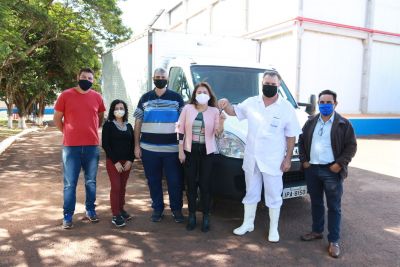 FRIGORÍFICO AGROINDUSTRIAL REALIZA DOAÇÃO DE CAMINHÃO PARA COLETA SELETIVA.