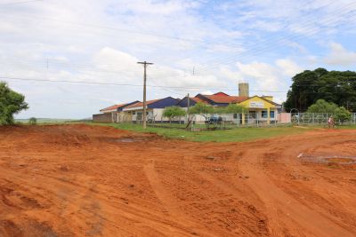 PREFEITURA DE IGUATEMI REALIZA LIMPEZA NAS IMEDIAÇÕES DA CRECHE ROSA VITORELLI DA CRUZ