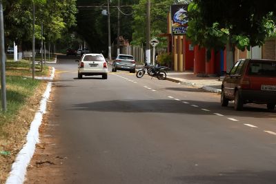 IGUATEMI ESTA RECEBENDO SINALIZAÇÃO VIÁRIA NAS RUAS E AVENIDAS PAVIMENTADAS.
