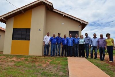 PREFEITO ZÉ ROBERTO INAUGUROU DIVERSAS OBRAS E ENTREGOU 100 CASAS PARA A POPULAÇÃO.