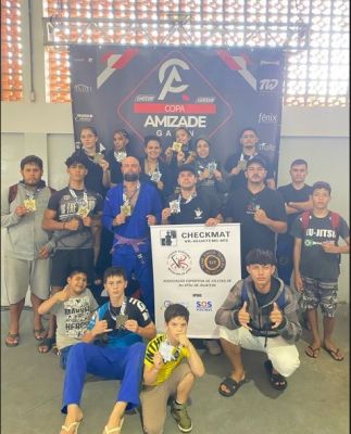 JIU-JITSU DE IGUATEMI FAZ BONITO EM COMPETIÇÃO NA CIDADE PARANAENSE DE UMUARAMA.
