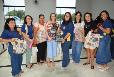 SECRETARIA DE EDUCAÇÃO ENTREGOU 280 KITS DE TRABALHO PARA PROFESSORES E COORDENADORES DA REDE MUNICIPAL DE ENSINO CONTENDO 16 ITENS.