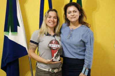 SERVIDORA DA PREFEITURA CONQUISTA PRIMEIRO LUGAR NO NAVI BIKERS.