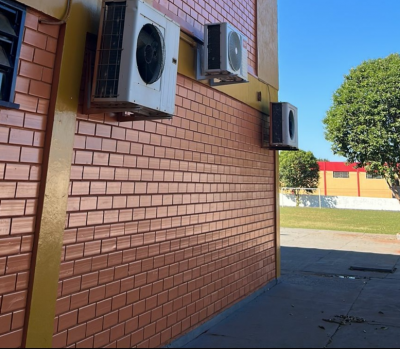 ESCOLAS DA REDE MUNICIPAL DE ENSINO RECEBEM NOVOS EQUIPAMENTOS E MATERIAIS.