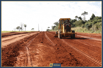 PREFEITURA, PRODUTORES RURAIS E SINDICATO RURAL REALIZAM EM CONJUNTO GRANDE OBRA DE RECUPERAÇÃO DE ESTRADA