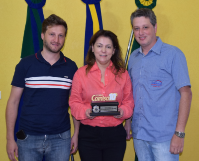 PATRÍCIA MARGATTO RECEBE HOMENAGEM DO CLUBE CAMISA 10.