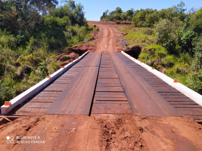 REFORMA DA PONTE SOBRE O CÓRREGO SERIGUELO FOI CONCLUÍDA EM IGUATEMI.