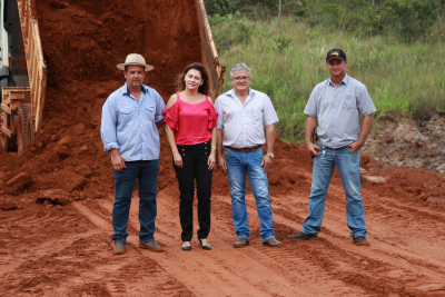 PREFEITA PATRICIA E SECRETÁRIO EDSON VISITARAM OBRAS DE RECUPERAÇÃO DAS ESTRADAS RURAIS 