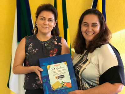 Secretaria de educação entrega 1,3 Mil kits escolares aos estudantes da Rede Municipal de Ensino.