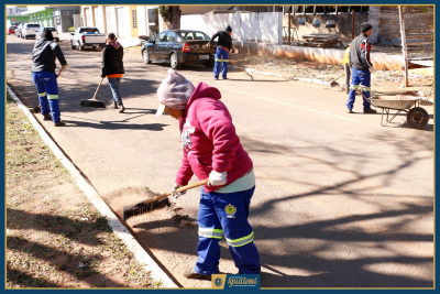 PREFEITURA REALIZA LIMPEZA URBANA DE RUAS E AVENIDAS