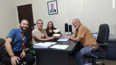 PREFEITO DR. LÍDIO RECEBE PRÊMIO POR INVESTIR EM CAPACITAÇÃO DOS SERVIDORES DO SETOR DE RECURSOS HUMANOS.  