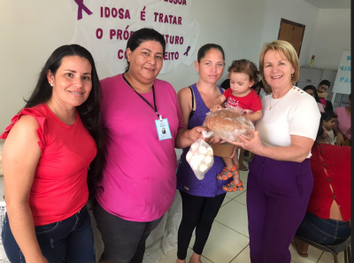 FAMÍLIAS DO PROGRAMA CRIANÇA FELIZ RECEBEM PRODUTOS ALIMENTÍCIOS DA ASSISTÊNCIA SOCIAL.