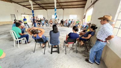 PREFEITURA DE IGUATEMI LEVA BENEFÍCIOS AOS PEQUENOS PRODUTORES RURAIS DA “RANCHO LOMA”.