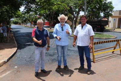 PREFEITURA ESTÁ REALIZANDO OBRAS DE RECAPEAMENTO EM VÁRIAS RUAS DA CIDADE.