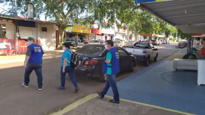 PROFISSIONAIS DA SAÚDE VISITAM O COMÉRCIO LOCAL COM ORIENTAÇÕES SOBRE O COVID- 19.