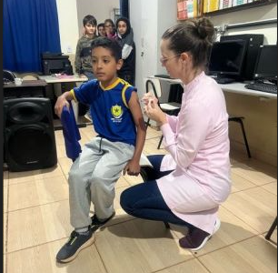 EQUIPE DA SAÚDE QUE ATUA NA ÁREA RURAL REALIZA AÇÃO DO PROGRAMA SAÚDE NA ESCOLA, NO ASSENTAMENTO AUXILIADORA.
