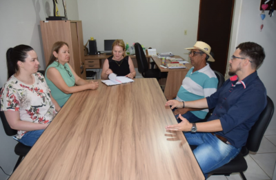 SECRETÁRIA DA ASSISTÊNCIA SOCIAL SE REÚNE COM COORDENADOR DO MOVIMENTO MUNICIPAL DA LUTA PELA MORADIA.