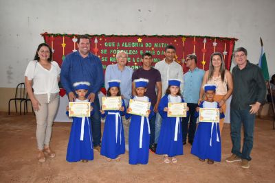  PREFEITO LIDIO LEDESMA JUNTAMENTE COM SECRETÁRIA DE EDUCAÇÃO PRESTIGIA FORMATURA NO ASSENTAMENTO RANCHO LOMA 