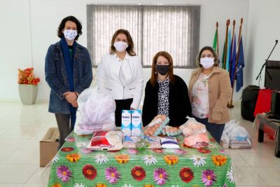 PREFEITURA DE IGUATEMI ENTREGA KIT ALIMENTAÇÃO A ALUNOS DA APAE E PARA IDOSOS.