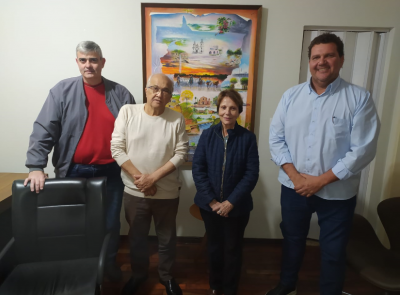 TEREZA CRISTINA RECEBE O PREFEITO DE IGUATEMI DR. LÍDIO PARA TRATAR DE VERBAS PARA O SEGMENTO RURAL.