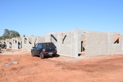IGUATEMI AVANÇA NO SETOR HABITACIONAL COM A CONSTRUÇÃO DE MORADIAS NO LOTEAMENTO STANISLAU JAVOLSKI.