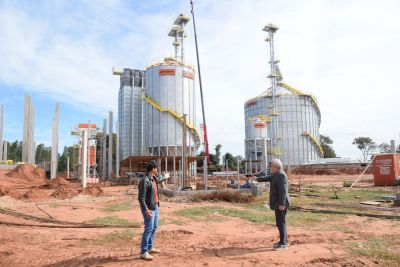 PREFEITO LÍDIO LEDESMA VISITA INSTALAÇÕES DA COOPERSCHUTZ EMPRESA QUE REFORÇARÁ O AGRONEGÓCIO NO MUNICÍPIO E REGIÃO.