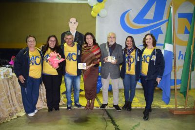 NOITE DE HOMENAGENS MARCA COMEMORAÇÃO DOS 40 ANOS DA ESCOLA MUNICIPAL DE TEMPO INTEGRAL TANCREDO NEVES.