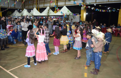 EM NOITE DE ALEGRIA E TRADIÇÃO, FESTA JULINA MOVIMENTA COMUNIDADE ESCOLAR NO ASSENTAMENTO AUXILIADORA.